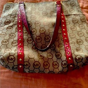 Michael Kors purse good condition nonsmoking home pd $125, $30